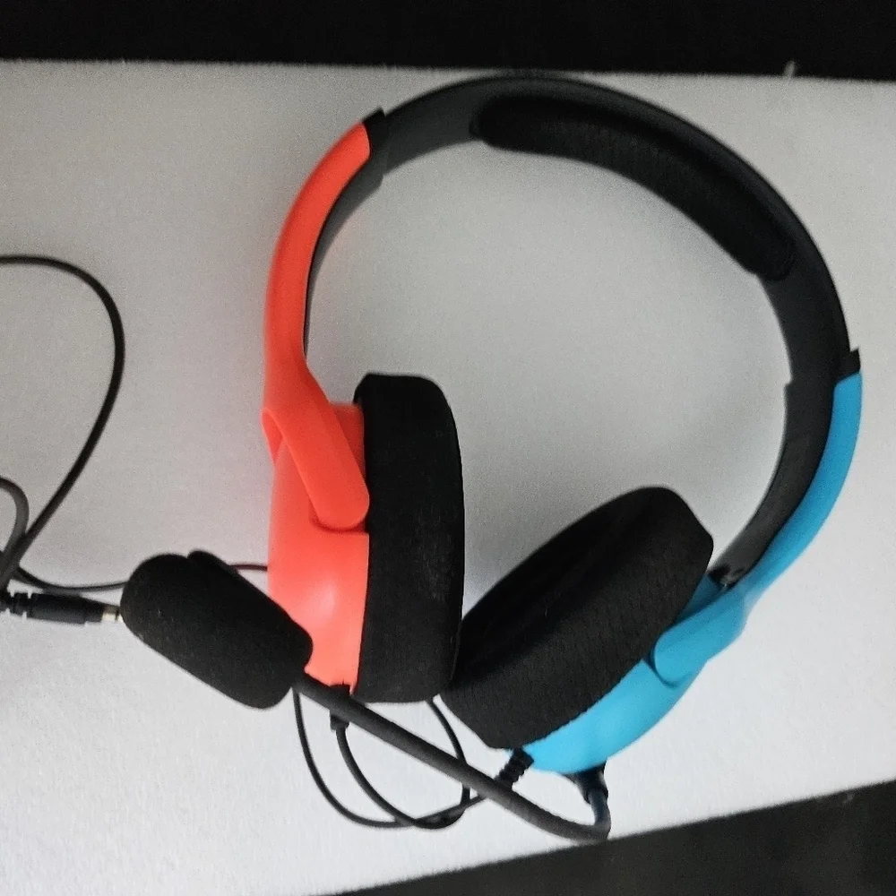 Nintendo Switch Wired Gaming Headset with Headphones With Blue Red.